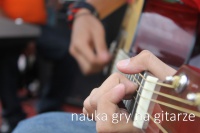 Lekcje gry na gitarze
